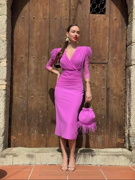 Modelo Midi Plumas Colores